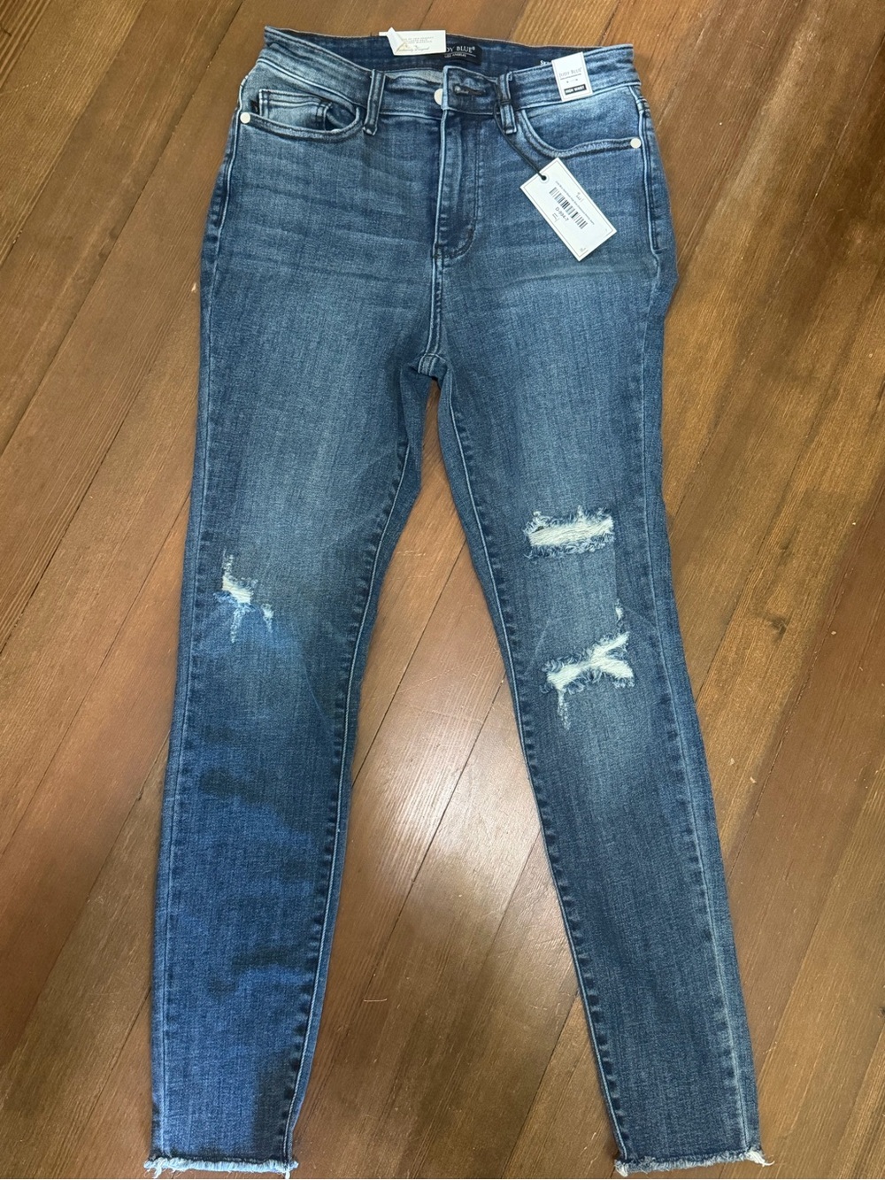 Judy Blue Skinny Ripped Jeans in Medium Blue Wash